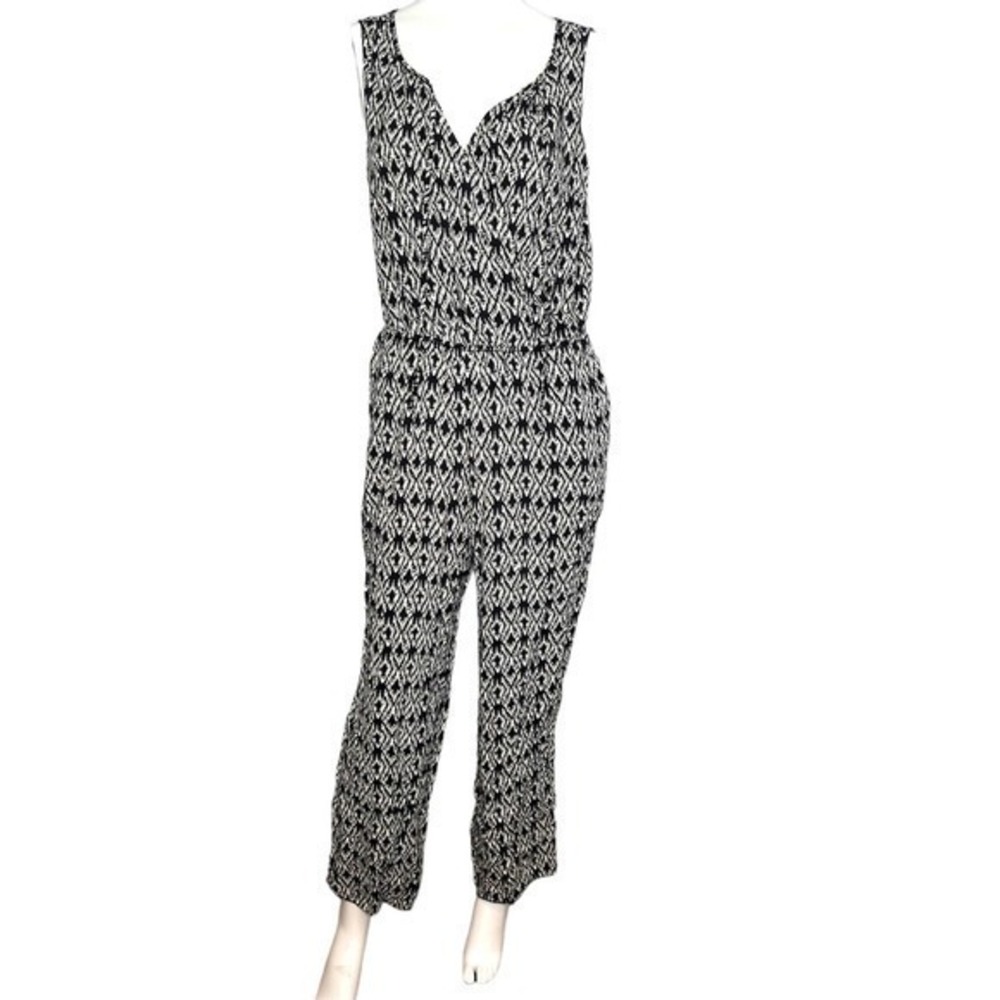 Max Studio black & white ikat sleeveless cropped jumpsuit pockets size medium